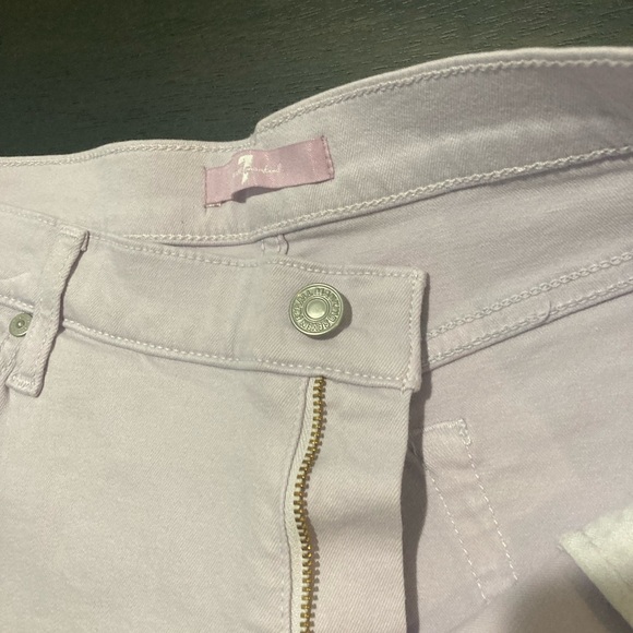 Mid Roll Shorts 7 for all mankind. Size 30 in a light violet color  NWOT. Button - Picture 5 of 7